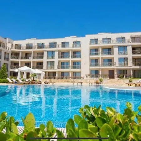 Diamond Sea View Апартамент